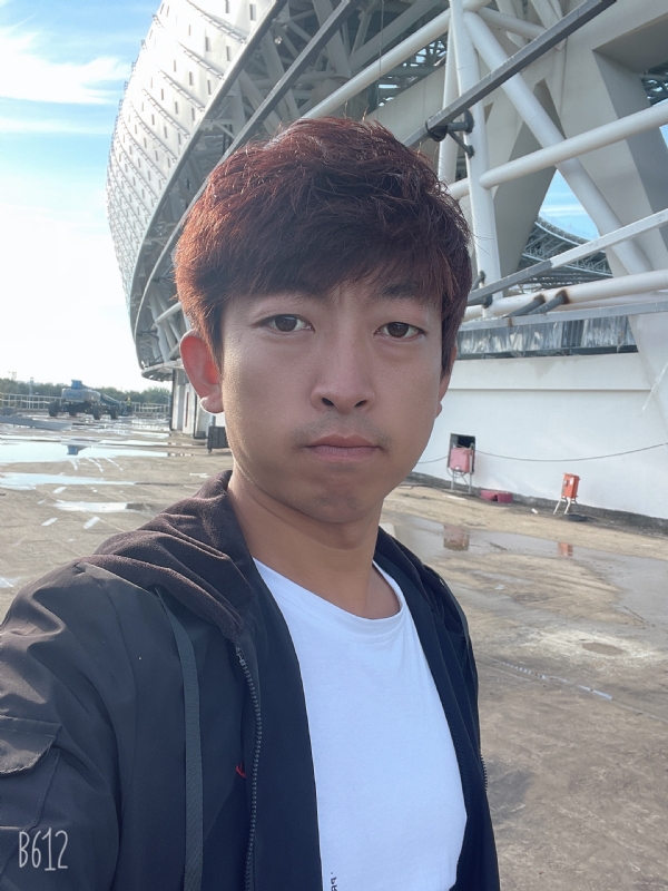 绅士大男孩的第一张照片--鞍山中老年相亲网